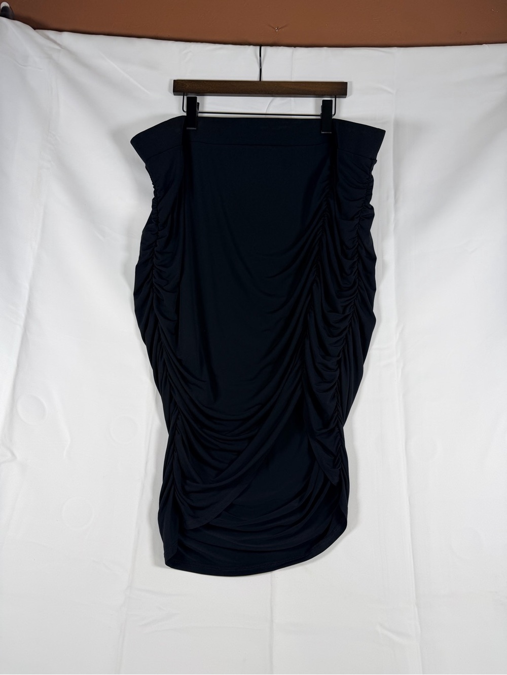 TORRID Women’s Size 4 4X 26 Skirt Midi Length Studio Knit Pencil Ruched NWT NEW - Picture 2 of 16